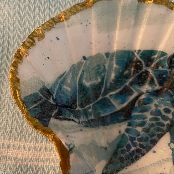 4” Hand Crafted Sea Turtle Scallop Shell. Price Is Firm. Shipping Included. - Picture 3 of 4